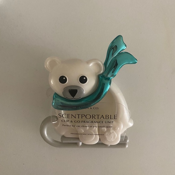 Bath & Body Works Other - NEW BATH & BODY WORKS POLAR BEAR CAR SCENT HOLDER